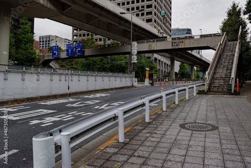 東京、青山通りを赤坂見附の交差点から永田町方面へ進む風景　紀尾井町、永田町の街が見える　永田町、千代田区、東京、日本 photo