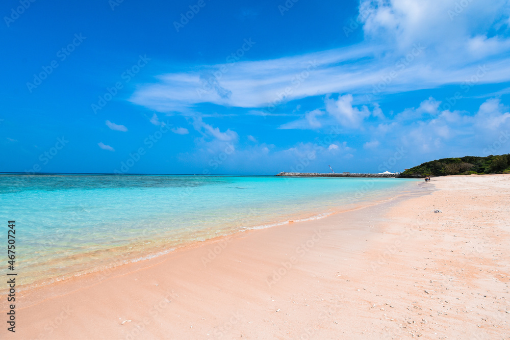 Obraz premium Beautiful tropical beach with clear blue sky and blue clear ocean at Hateruma Island, Okinawa, Japan. Very sunny day with nobody in the sight