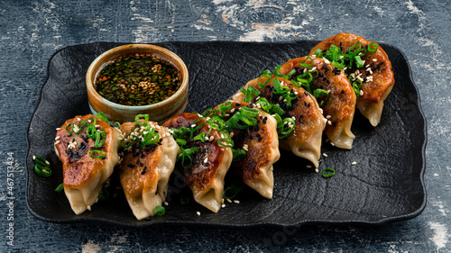 Tableau sur toile Traditional japaneese gyoza with meat, dumplings snack