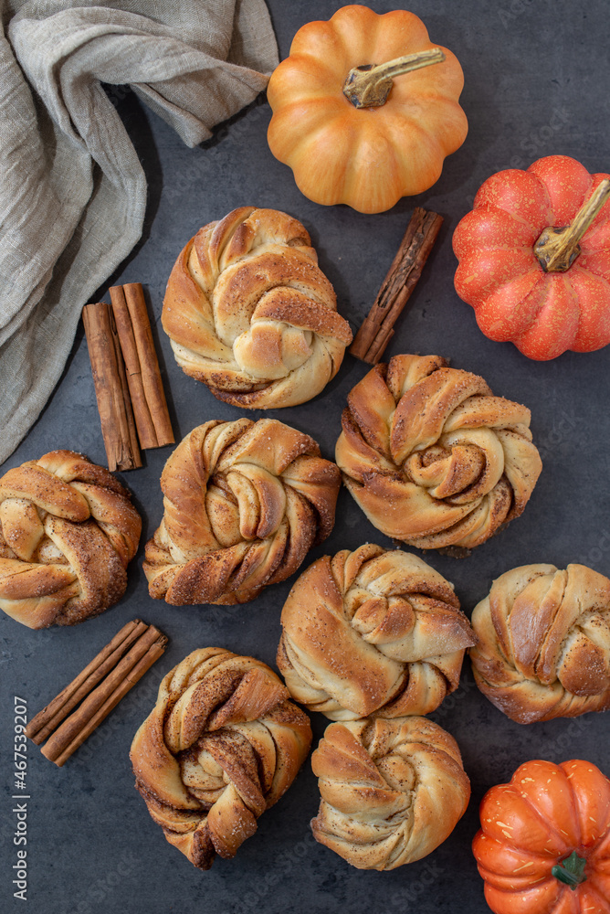 sweet home made pumpkin spice cinnamon roll buns sweet home made pumpkin spice cinnamon roll buns