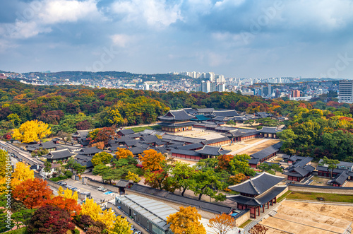 Obraz na płótnie Changdeokgung palace in autumn, Seoul South Korea w salonie