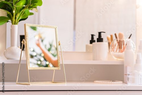 Canvas Print Reflection of christmas tree, light bulbs, in table mirror on woman dressing tab