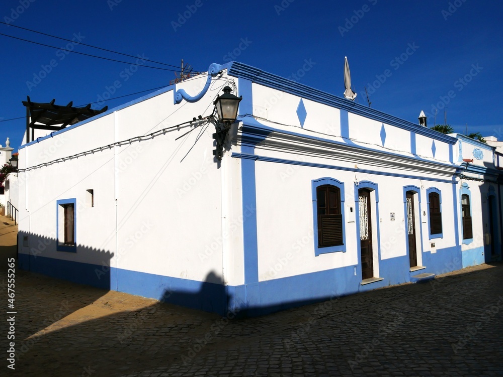 Village bleu et blanc de Cacela Velha région de l'Algarve au Portugal