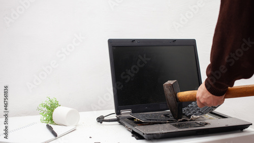Slika na platnu man office worker smashed a laptop, destroyed a computer