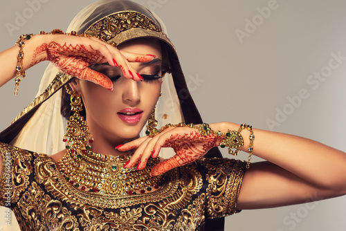 Картината върху платно Portrait of beautiful indian girl