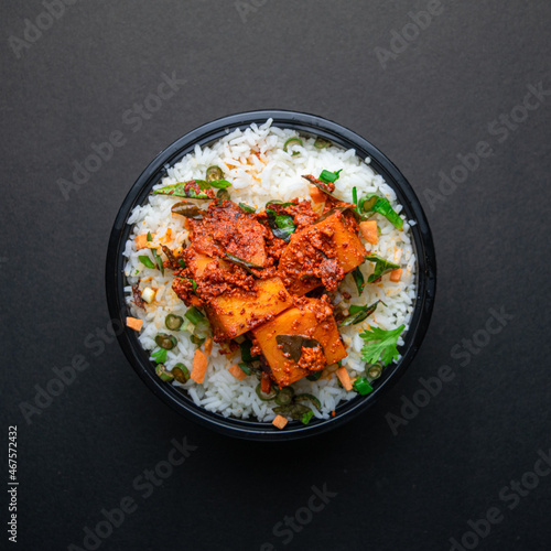 Rice Bowl with vegetables and chicken