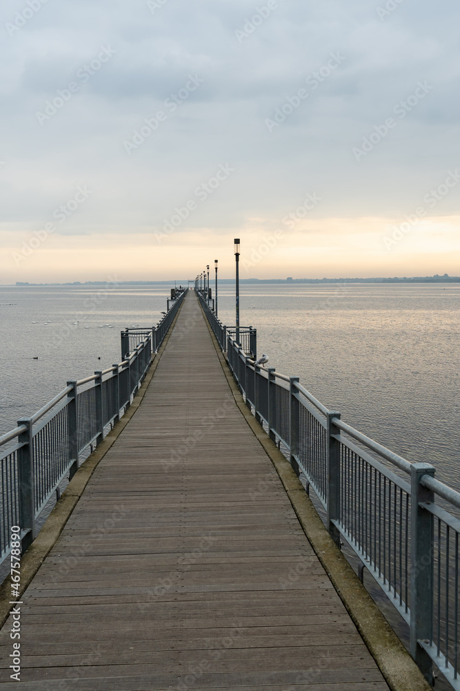 Die Seebrücke im Seebad Wismar-Wendorf, Mecklenburg-Vorpommern Die Seebrücke im Seebad Wismar-Wendorf, Mecklenburg-Vorpommern