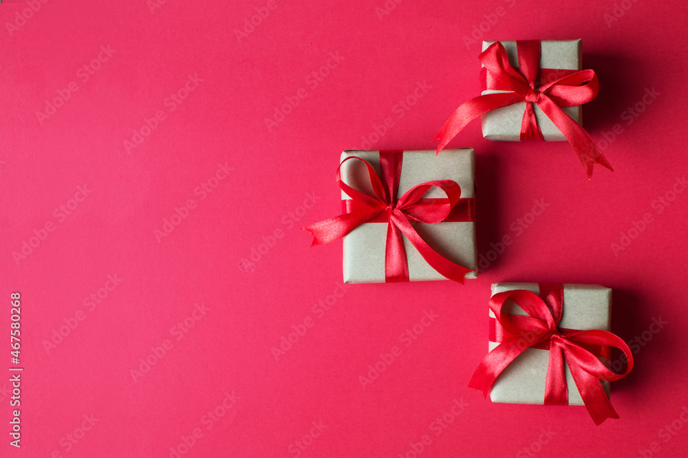 Festive concept - gifts with craft paper with a red bow on a red background. composition for christmas, new year and holidays. flat lay with place for text.
Festive concept - gifts with craft paper with a red bow on a red background. composition for christmas, new year and holidays. flat lay with place for text.