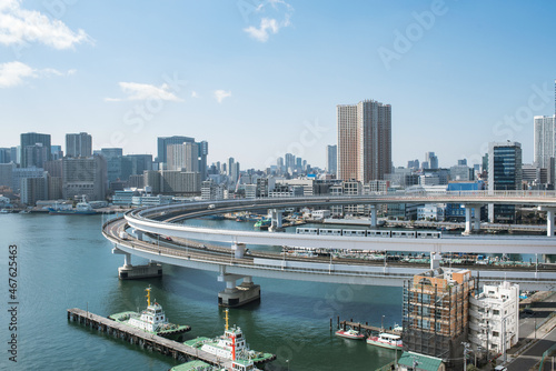 Yurikamome Train on Rainbow Bridge loop and Tokyo skyline　レインボーブリッジのループ橋を走るゆりかもめと東京湾岸のビル群 © wooooooojpn