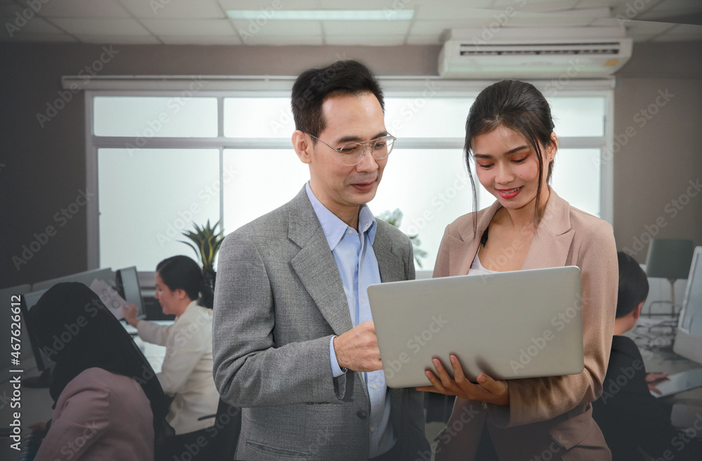 Manger or Supervisor explain and coaching his team, Business working in office , executive manager mentor giving consultation on laptop Manger or Supervisor explain and coaching his team, Business working in office , executive manager mentor giving consultation on laptop