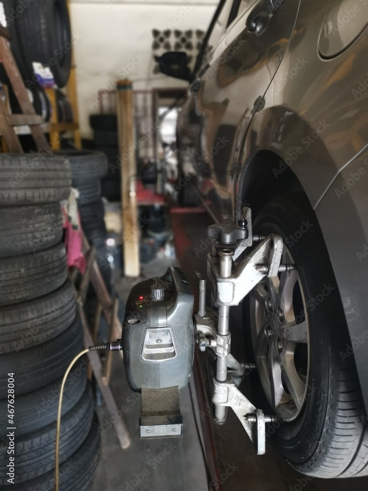 Wheel alignment machine employs diagnostic systems that are used to