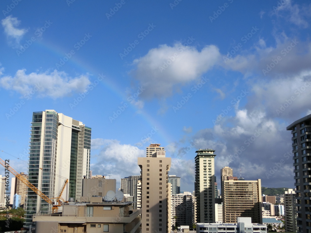 ハワイの街並みと虹