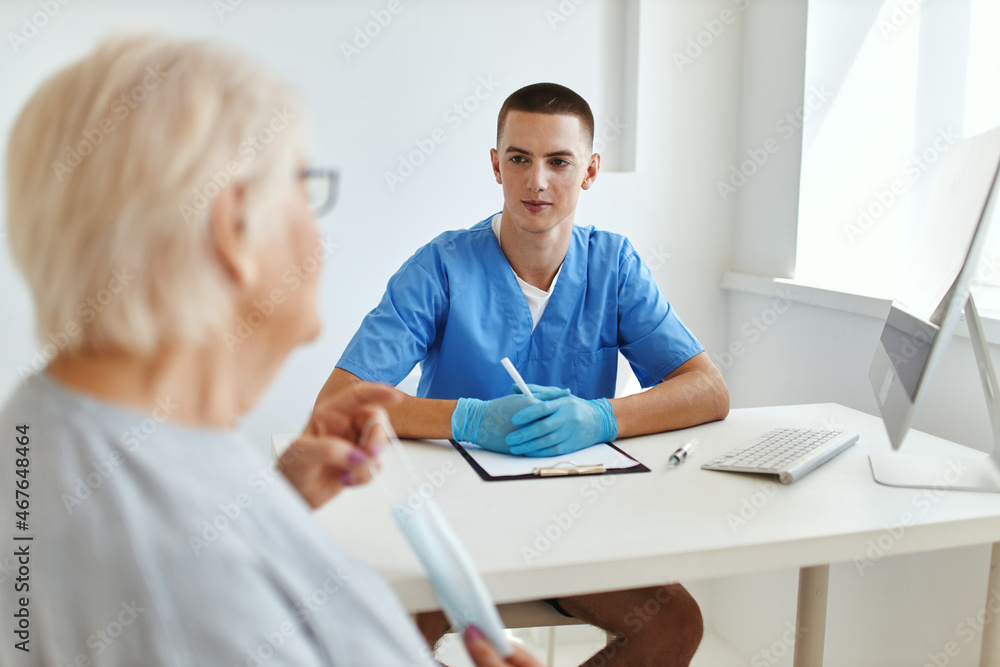 Fototapeta premium patient talking to doctor health care