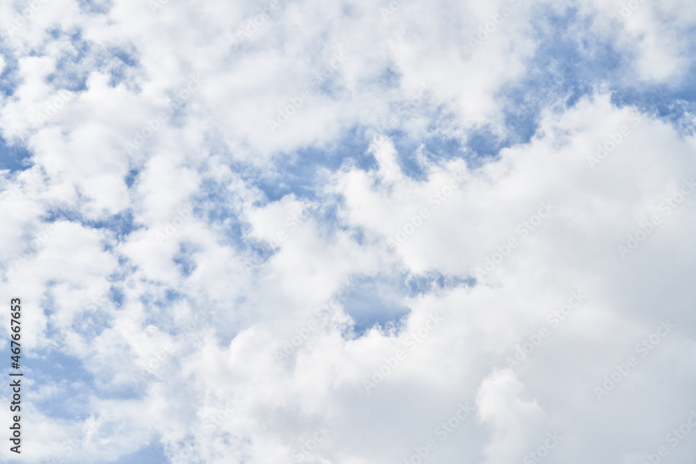 Obraz premium Beatiful blue sky with clouds on a sunny day