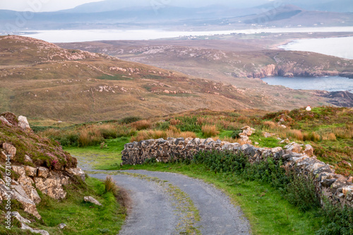 Obraz na plátne The coastal single track road between Meenacross and Crohy Head south of Dungloe