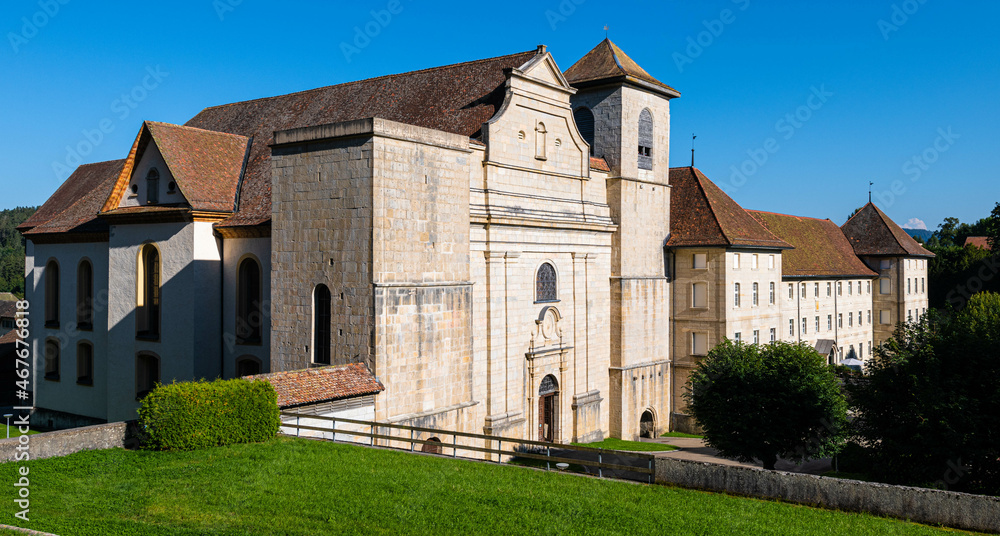 Ancienne Abbatiale, une église ancienne transformée en lieu de tourisme et de culture dans le Jura bernois en Suisse (canton de Berne)