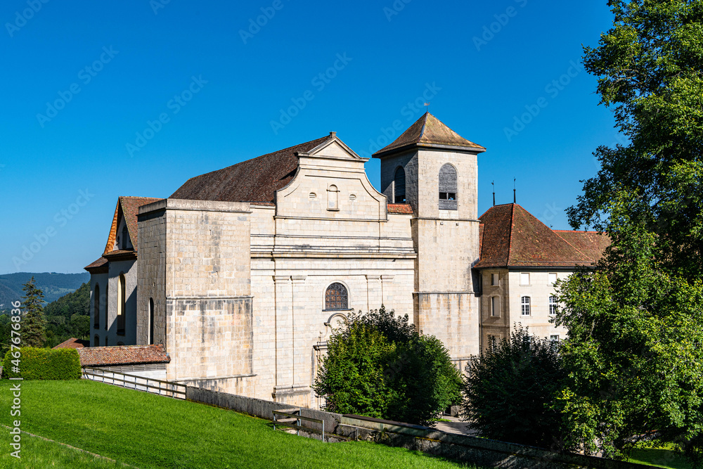 Façade de l'abbatiale de Bellelay, un bâtiment historique, lieu de culture dans le Jura bernois en Suisse Façade de l'abbatiale de Bellelay, un bâtiment historique, lieu de culture dans le Jura bernois en Suisse