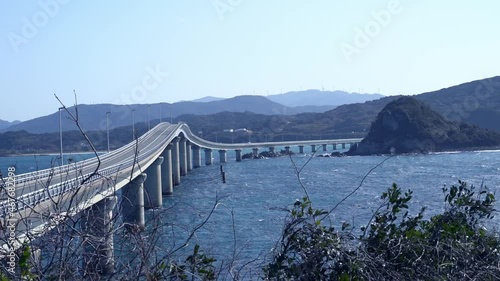 角島から見た角島大橋と鳩島