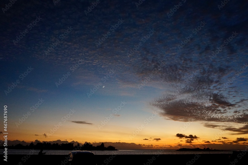 Obraz premium 沖縄県宮古島 海岸の夕暮れ