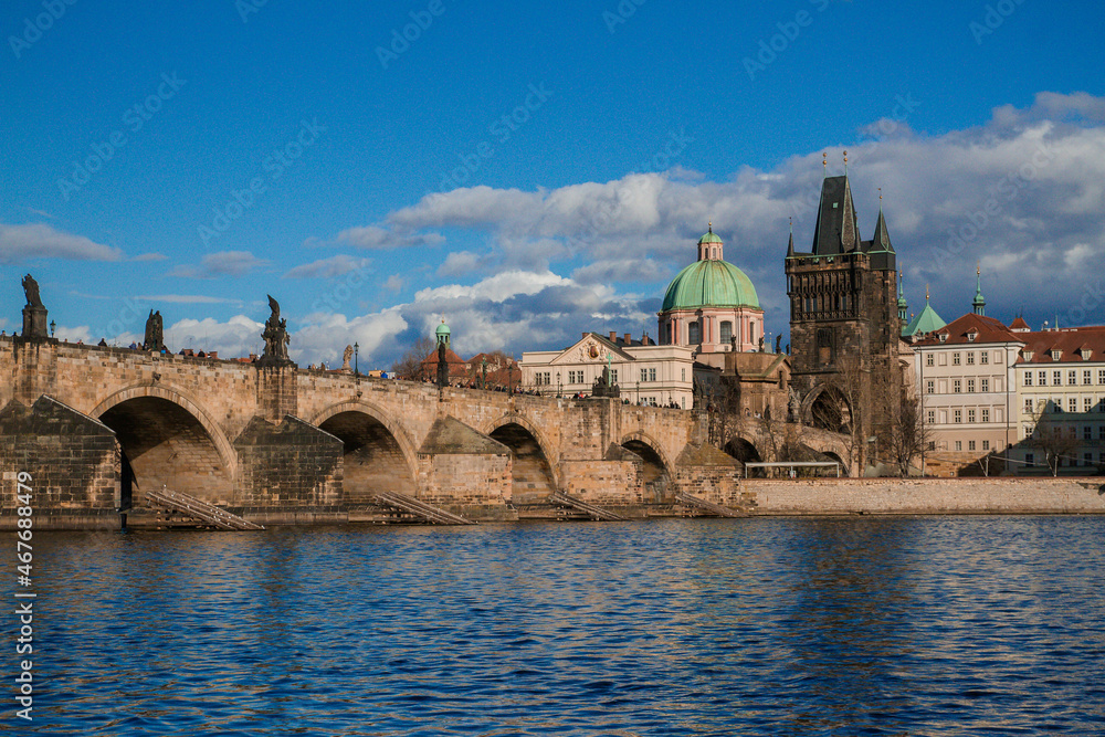 Obraz premium Charles Bridge in clear weather