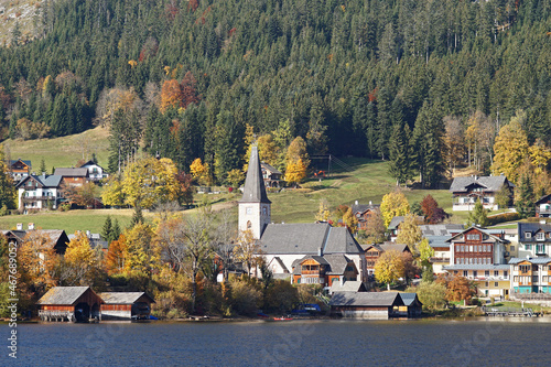 Herbstliches Altaussee im steirischen Salzkammergut photo