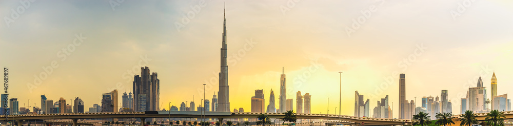 Fototapeta premium Skyline panorama of Dubai at sunset, UAE