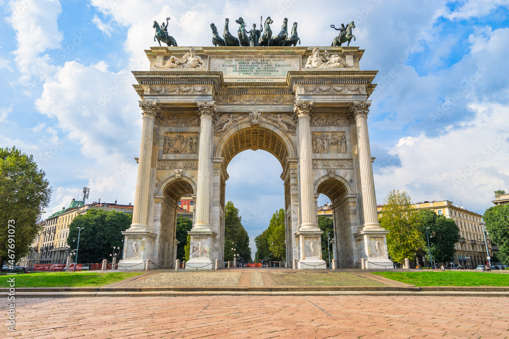 Arco della Pace (Arch of Peace), Porta Sempione, Milan, Italy 