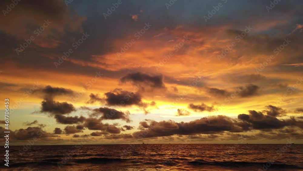 Coucher de soleil sur l'Atlantique à Kribi au Cameroun Coucher de soleil sur l'Atlantique à Kribi au Cameroun