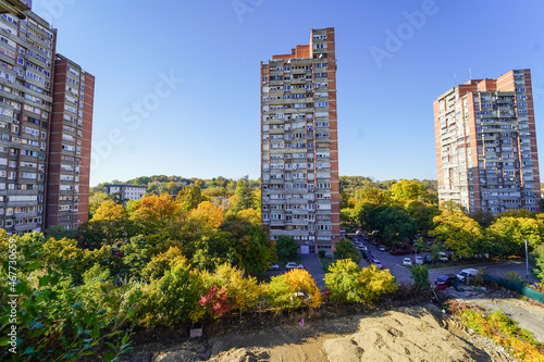 Fotografi Wide image of the New Belgrade block 4 socialist era buildings during the Autumn