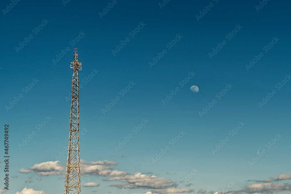 Obraz premium telecommunication tower with antennas