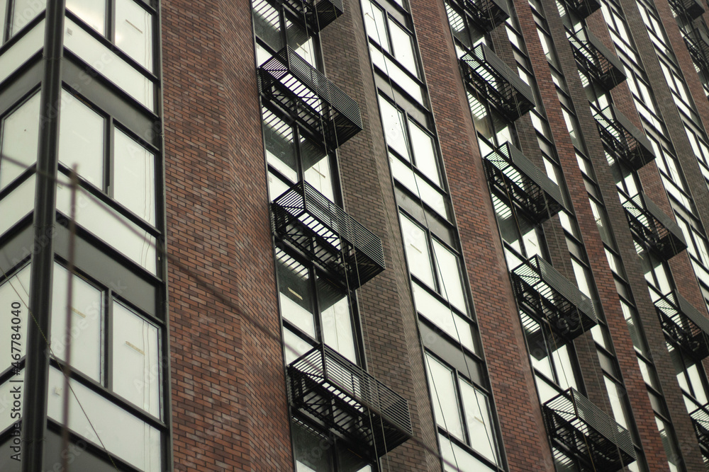 Windows in the building. Air conditioners are not installed in the grid. Windows in the building. Air conditioners are not installed in the grid.