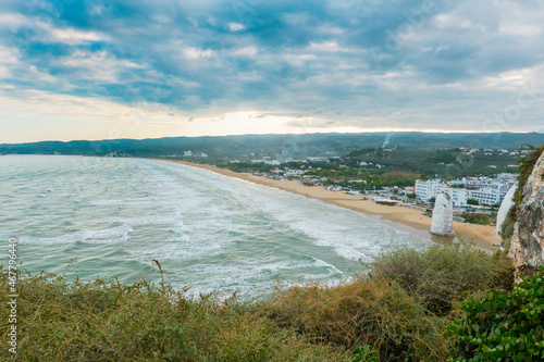 Wallpaper Mural Bari, Italien, und seine wunderschöne Küste im Herbst Torontodigital.ca