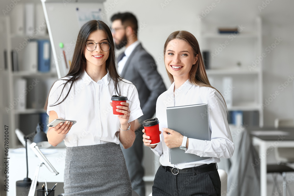 Fototapeta premium Business people having coffee break in office