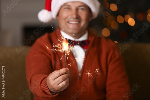 Mature man with Christmas s...