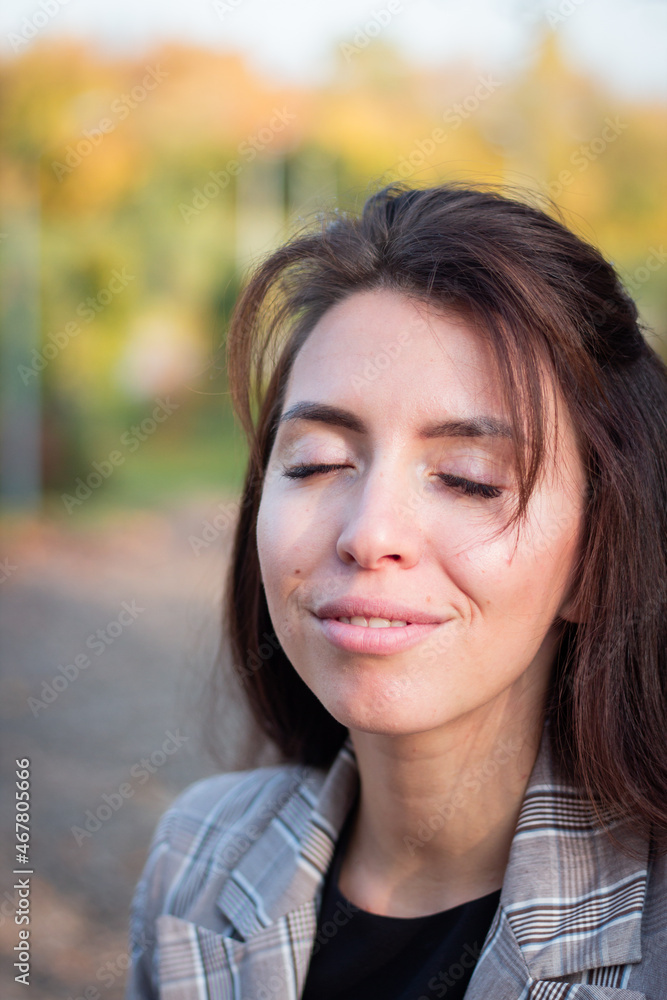 Brunette woman in autumn park. Close plan. Smiling woman. Autumn mood. Beautiful brunette. Brunette woman in autumn park. Close plan. Smiling woman. Autumn mood. Beautiful brunette.