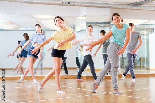 Group of teenage boys and girls enjoying dance class together