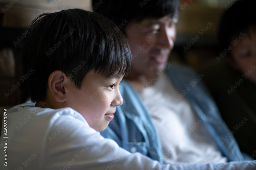 Child Watching PC Child Watching PC