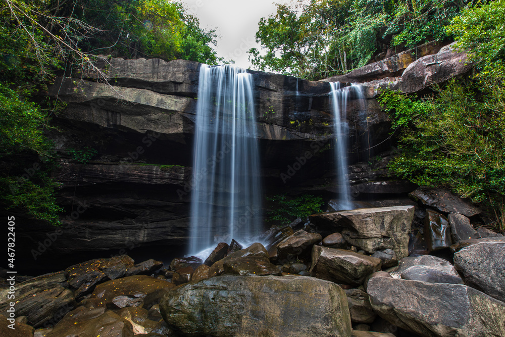 Obraz premium Thung Na Muang Waterfall, Beautiful waterfall in Pha Tam national Park, Ubon Ratchathani province, ThaiLand.