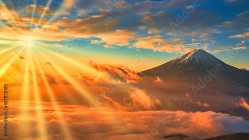新道峠から見た雲海の富士山