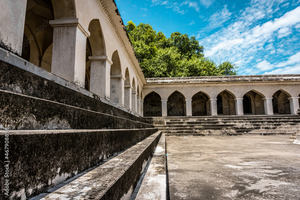 Fototapeta premium Kalyana Mahal at Gingee Fort or Senji Fort in Tamil Nadu, India. It lies in Villupuram District, built by the kings of konar dynasty and maintained by Chola dynasty. Archeological survey of india.