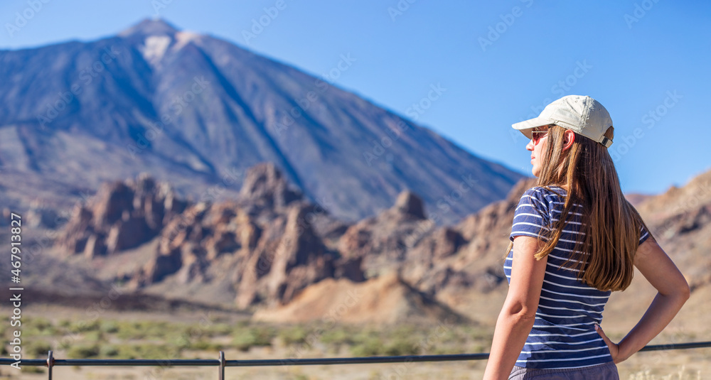 Naklejka premium Young tourist woman looking at volcano Teide on Tenerife, Spain.