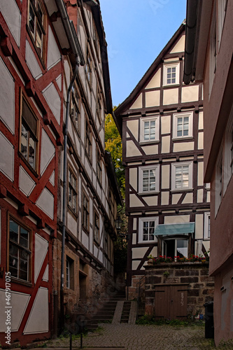 Obraz na płótnie Fachwerkhäuser in der Altstadt von Marburg in Hessen, Deutschland w salonie