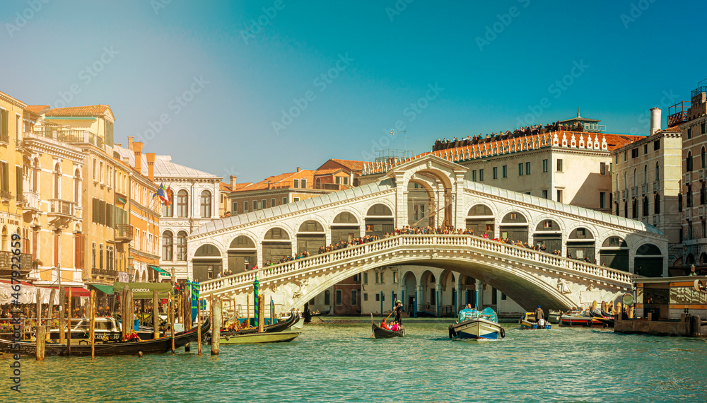 die Rialtobrücke  in Venedig