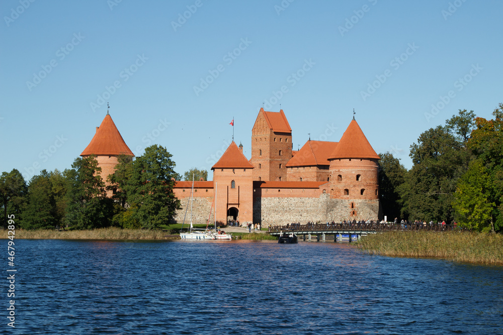 Naklejka premium Trakai Island Castle. Lake Galvė