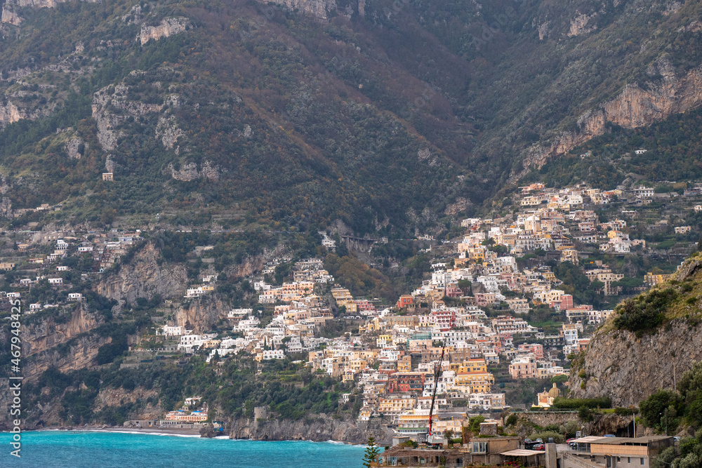 Vistas de la Costa Amalfitana, sur de Nápoles, Italia