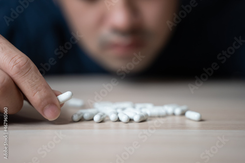 Photos the person using drug overdoses lying on the table