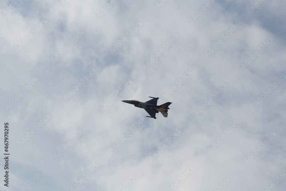 f 16 fighter jet Turkish Air Force Flying in 9 Eylul celebrations f 16 fighter jet Turkish Air Force Flying in 9 Eylul celebrations