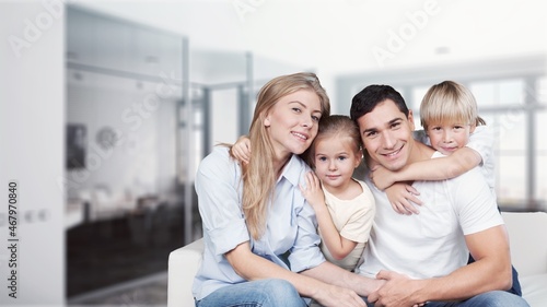 Portrait of a happy couple enjoying the sweet family moment © BillionPhotos.com