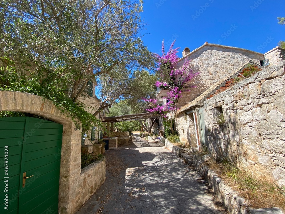 Schiffsreise von Brac Bol nach Hvar und Pakleni Inseln im Sommer