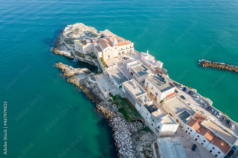 Vista aerea della città di vieste, gargano, puglia